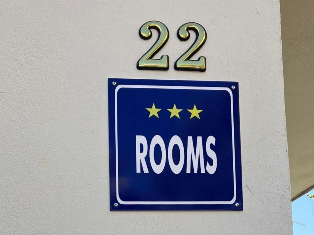 Rooms 22 - Beachfront พรีมอชเตน ภายนอก รูปภาพ