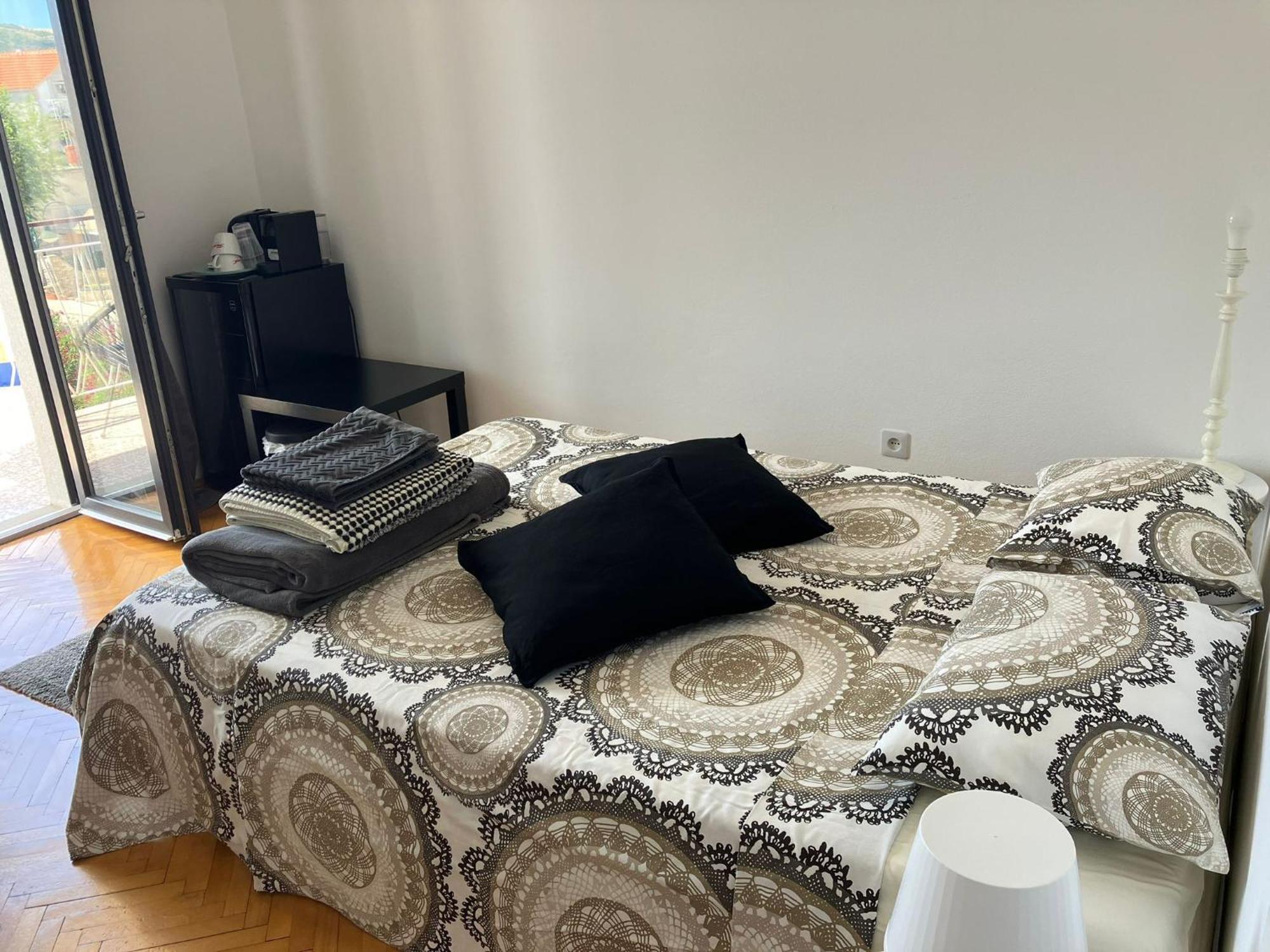 Rooms 22 - Beachfront พรีมอชเตน ภายนอก รูปภาพ